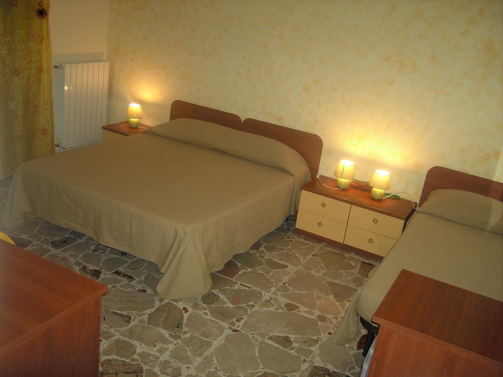 Etna Inn Motta SantʼAnastasia Zimmer foto